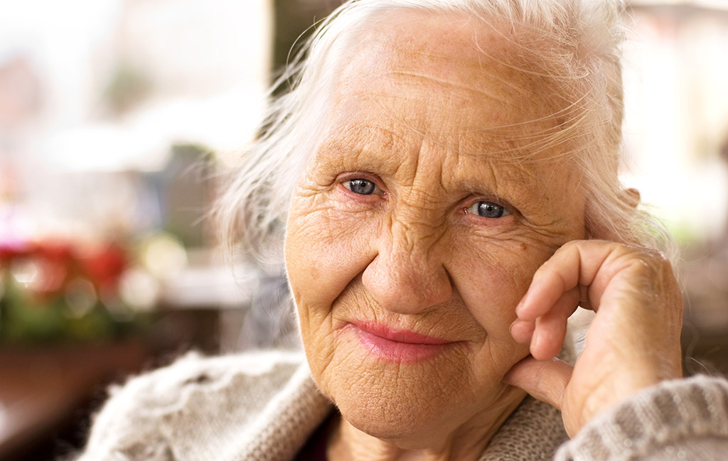 Reabilitação auditiva dos idosos: 3 formas de a família apoiar