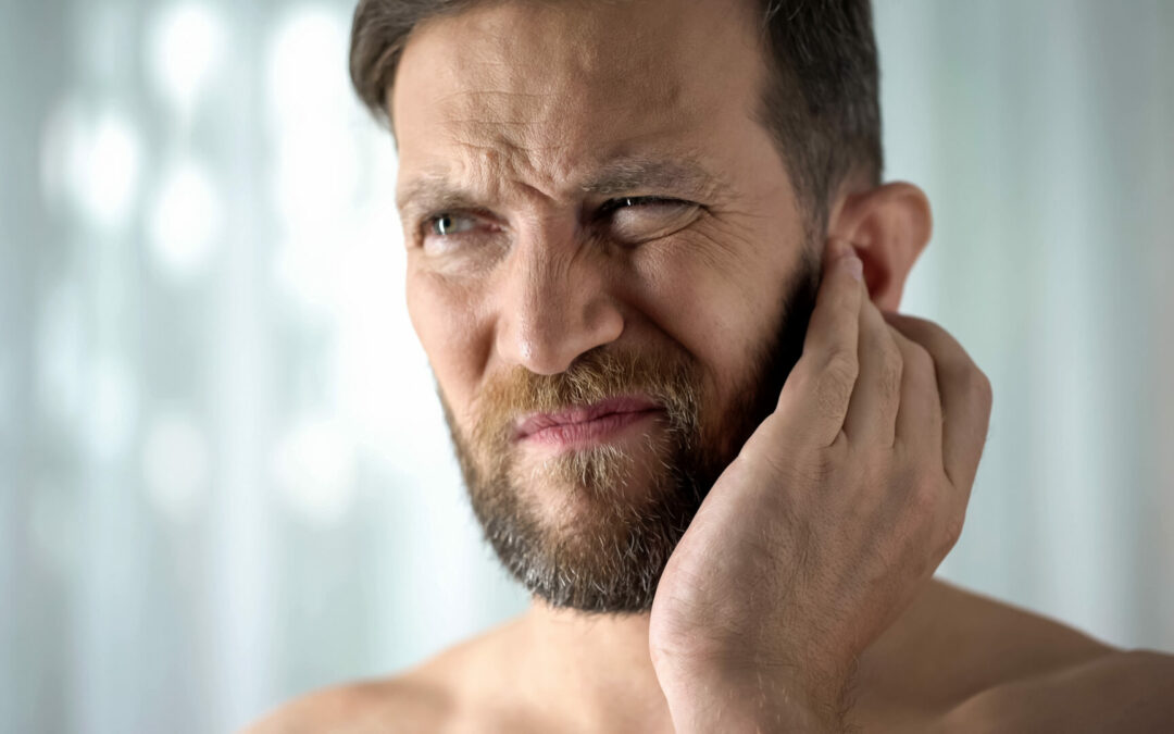 Conheça os 5 principais sintomas de problemas no ouvido