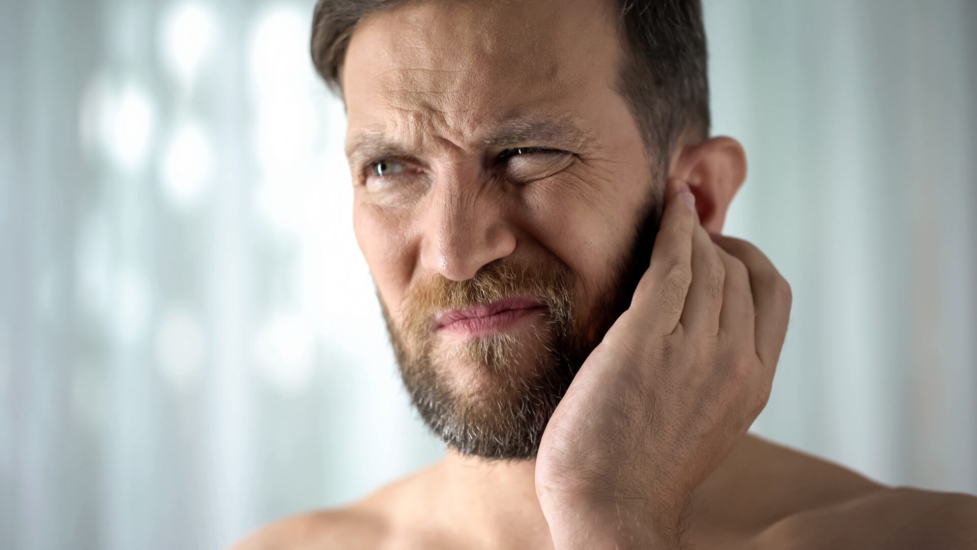 5 Principais sintomas de problemas no ouvido