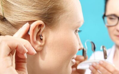 Como funcionam os aparelhos auditivos modernos