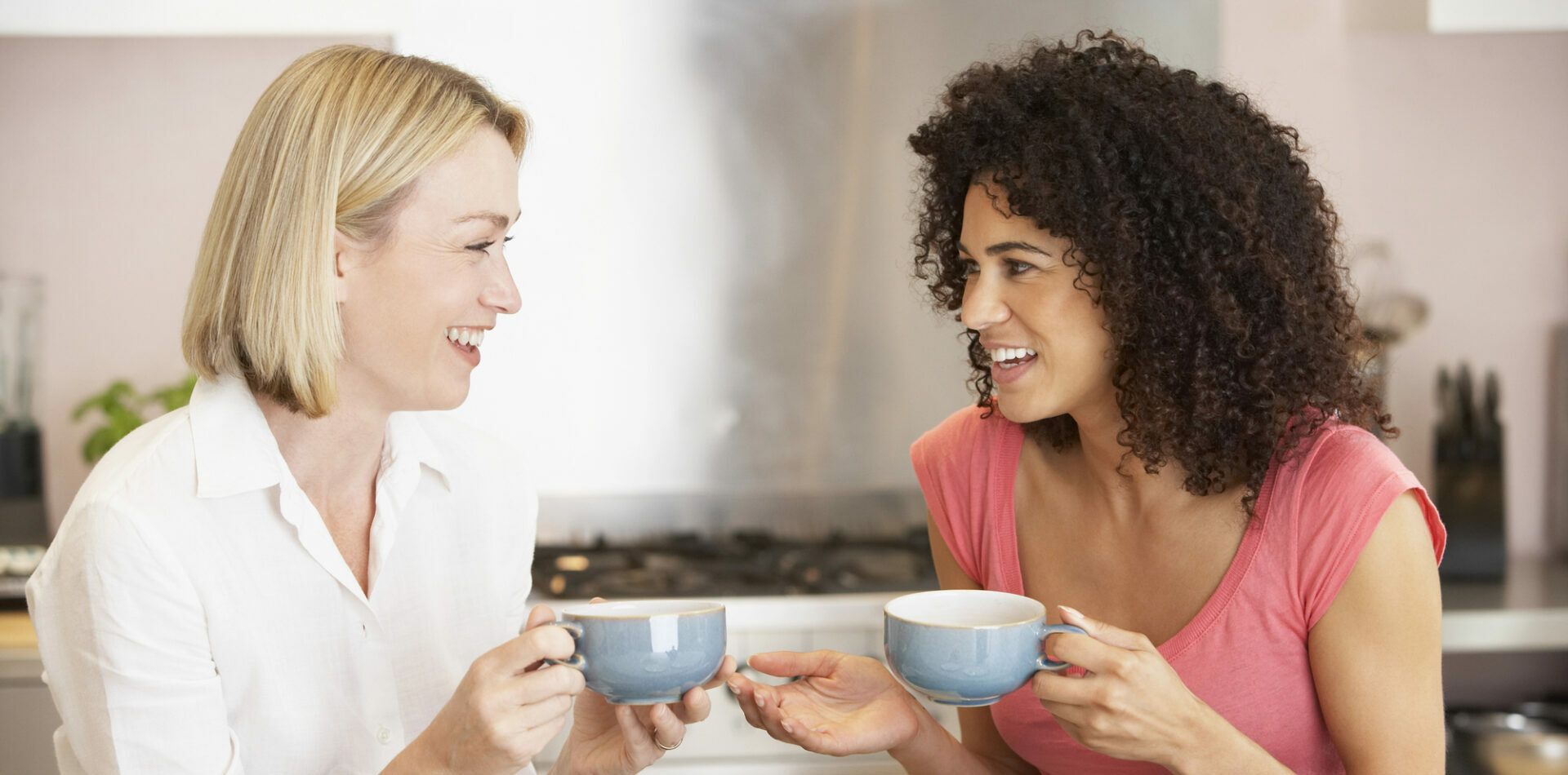 Aparelhos auditivos pequenos